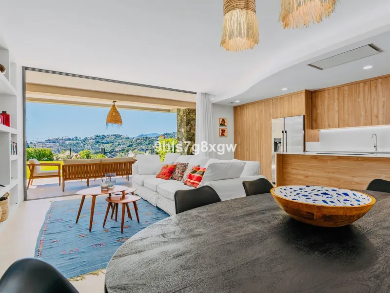 Apartment - Ground Floor Apartment в продаже в Benahavís, Málaga. В доме 3 спален и 3 ванных комнат. Площадь дома 135 м². Площадь участка 393 м²