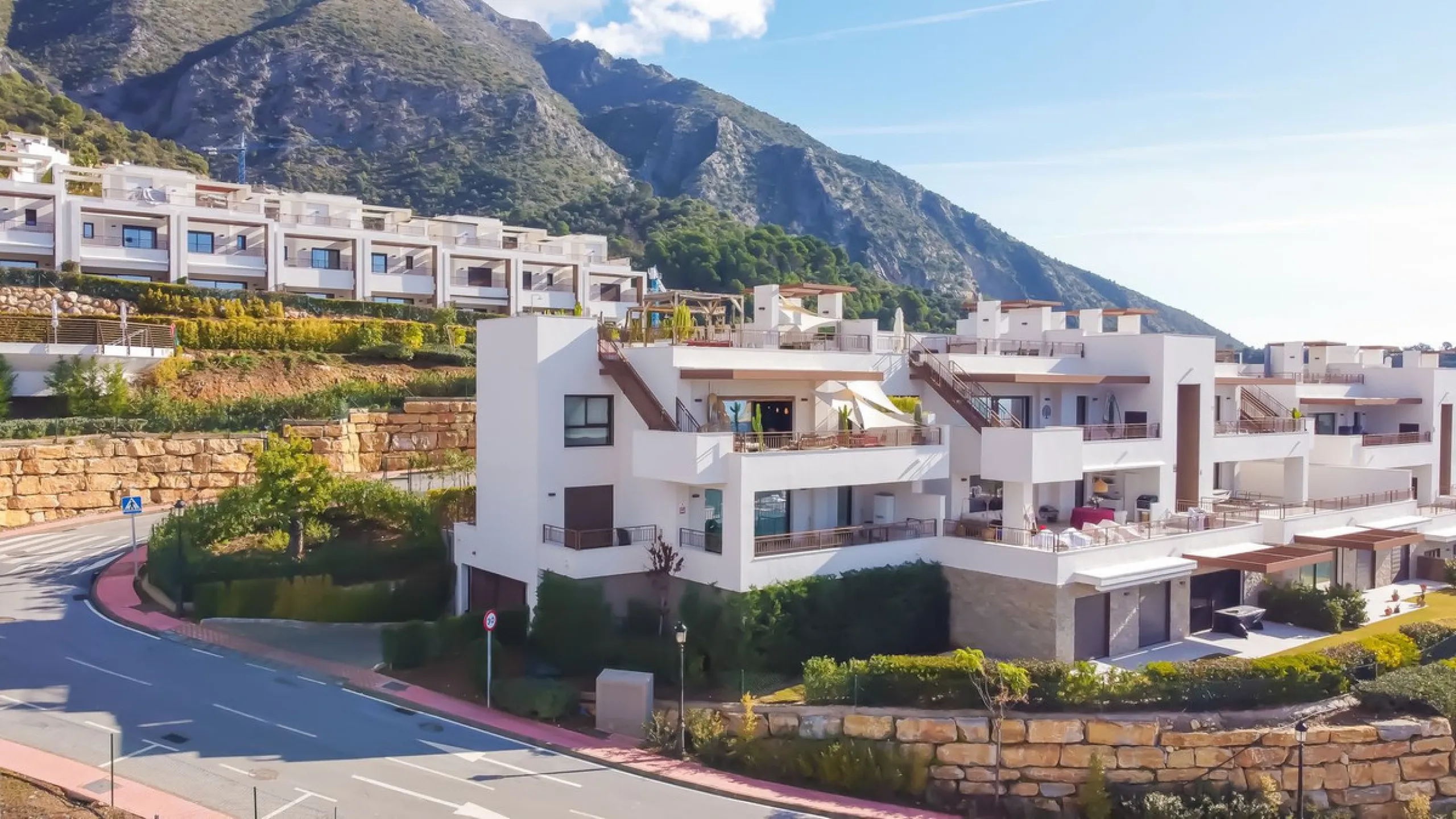 Exclusive Corner Penthouse with Rooftop Terrace and Panoramic Views over Istán and Marbella