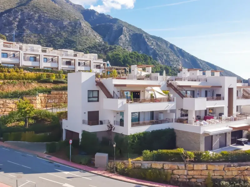 Exclusive Corner Penthouse with Rooftop Terrace and Panoramic Views over Istán and Marbella