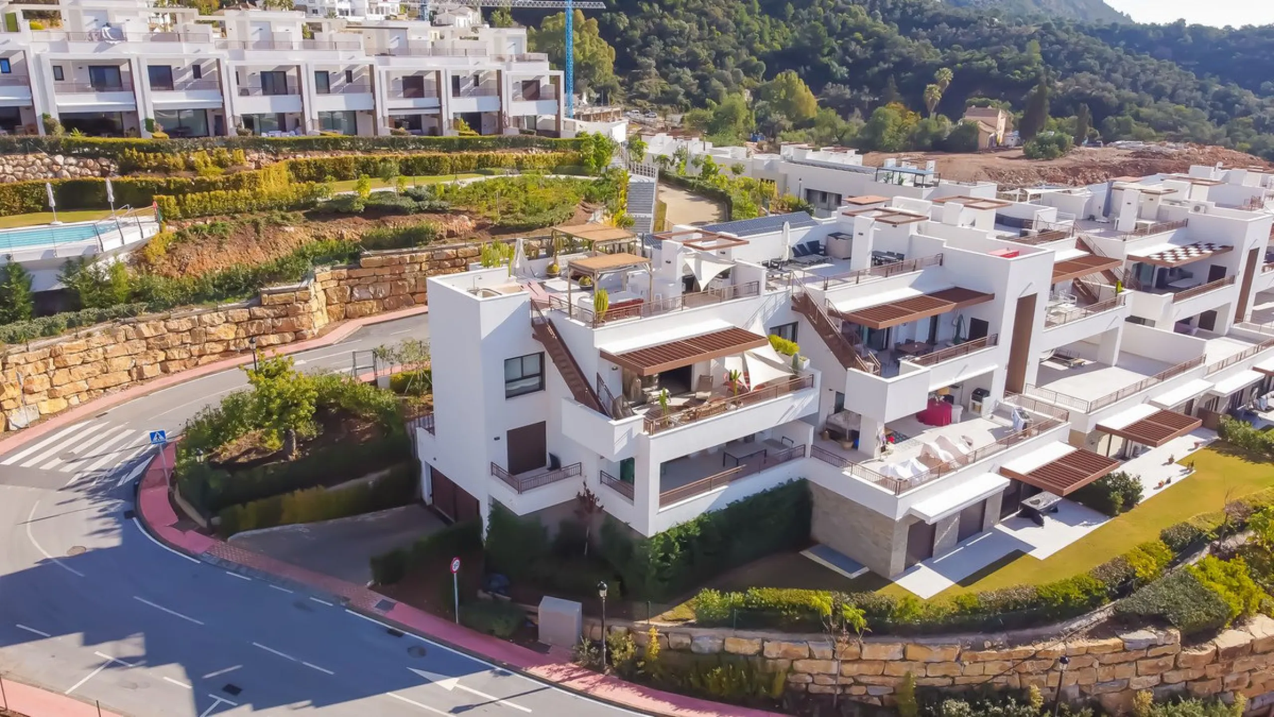 Exclusive Corner Penthouse with Rooftop Terrace and Panoramic Views over Istán and Marbella