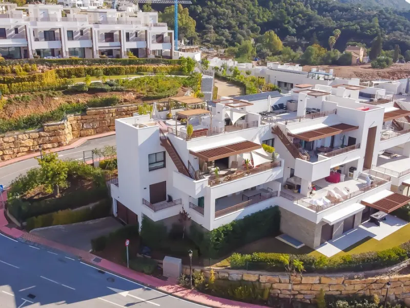 Exclusive Corner Penthouse with Rooftop Terrace and Panoramic Views over Istán and Marbella