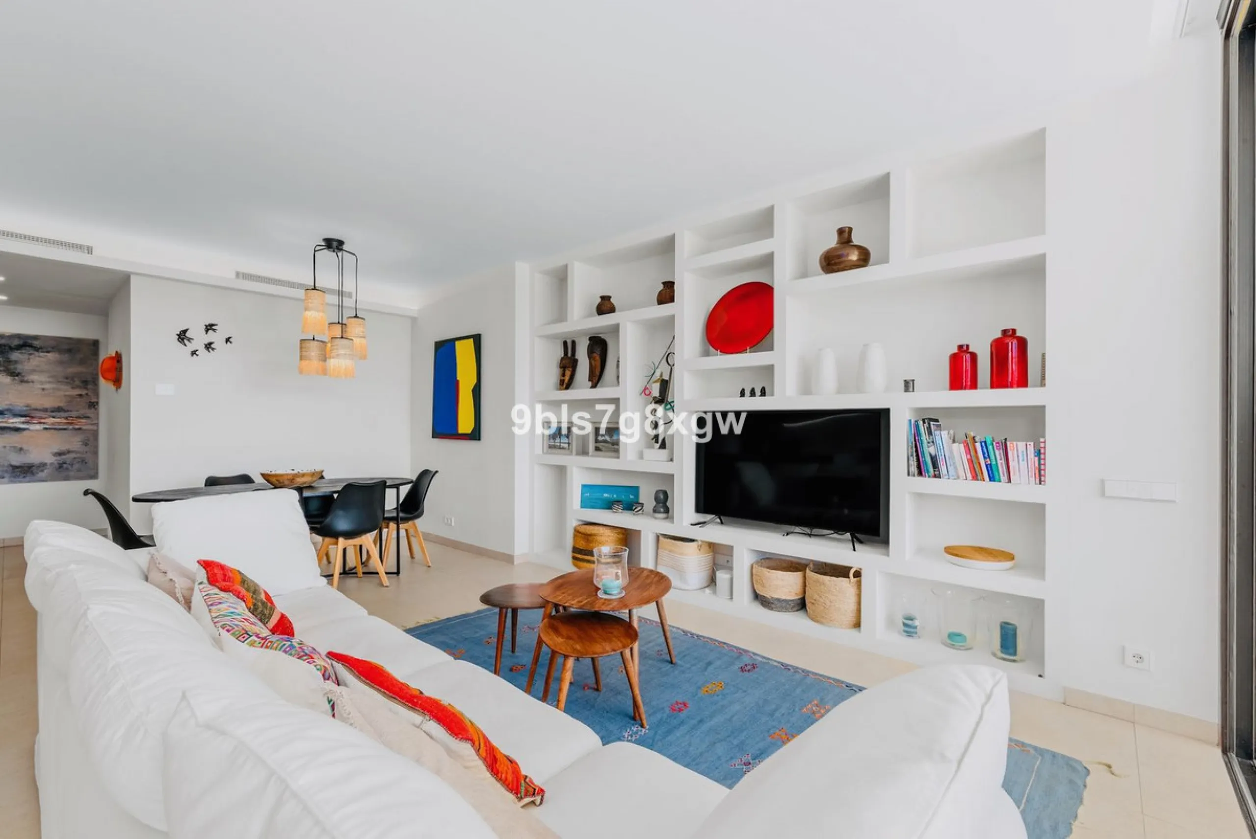 Apartment - Ground Floor Apartment в продаже в Benahavís, Málaga. В доме 3 спален и 3 ванных комнат. Площадь дома 135 м². Площадь участка 393 м²