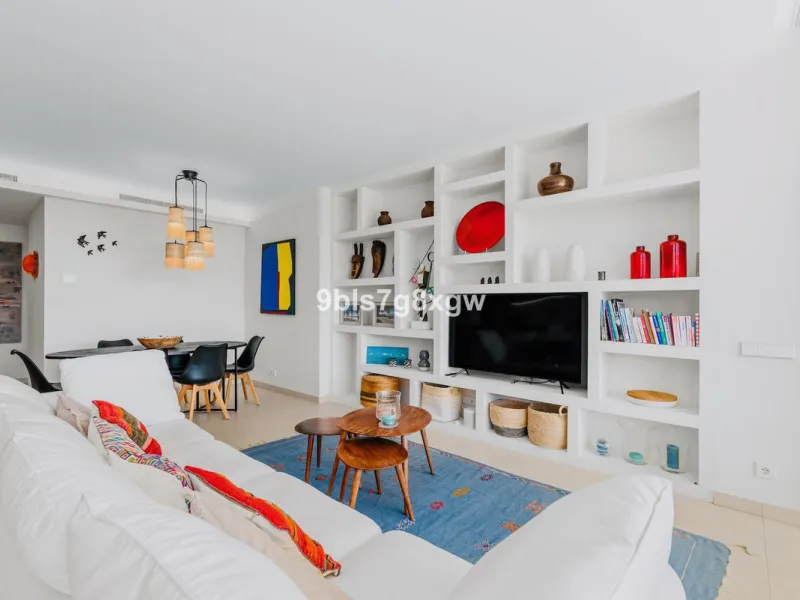 Apartment - Ground Floor Apartment в продаже в Benahavís, Málaga. В доме 3 спален и 3 ванных комнат. Площадь дома 135 м². Площадь участка 393 м²