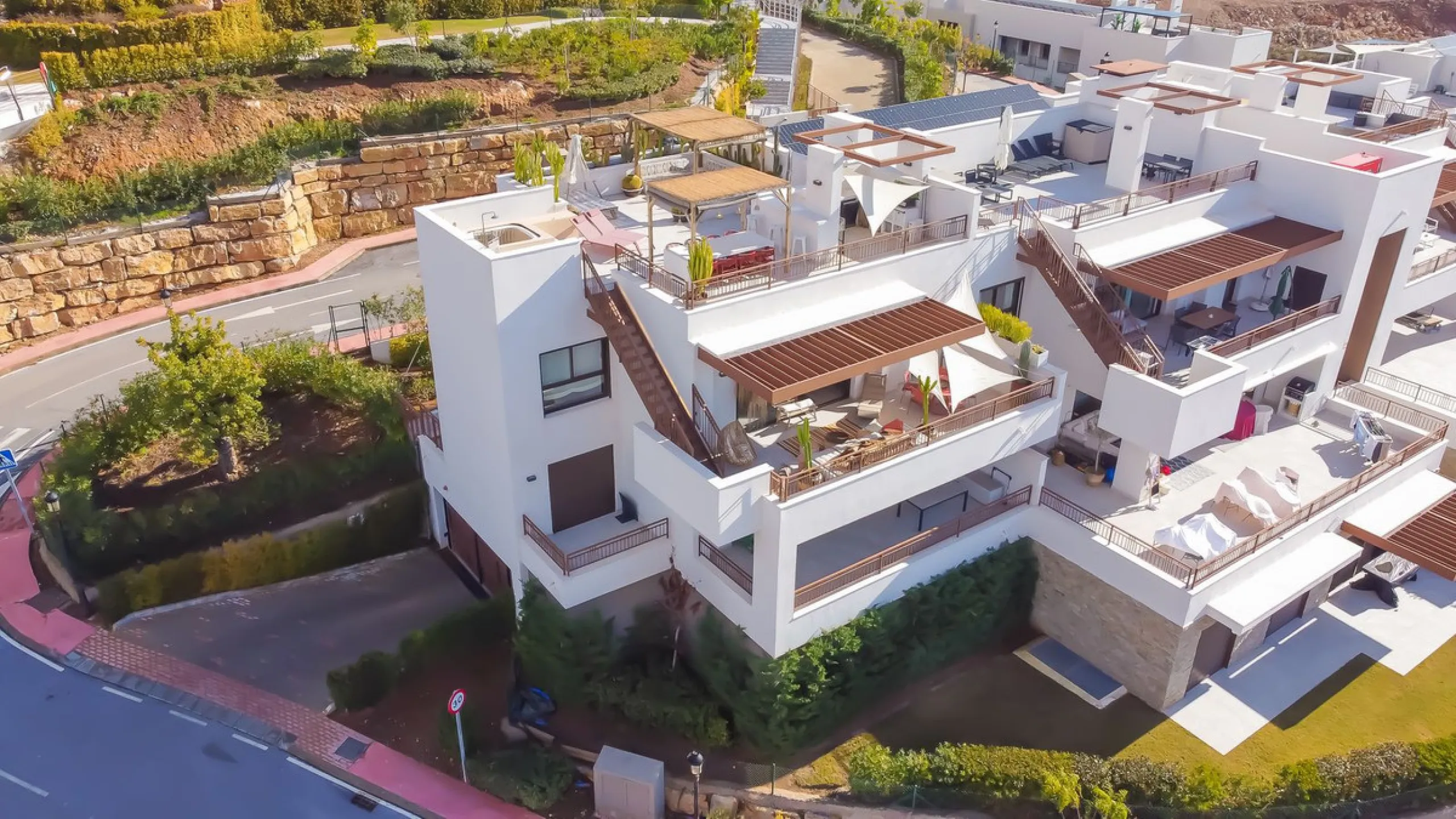 Exclusive Corner Penthouse with Rooftop Terrace and Panoramic Views over Istán and Marbella
