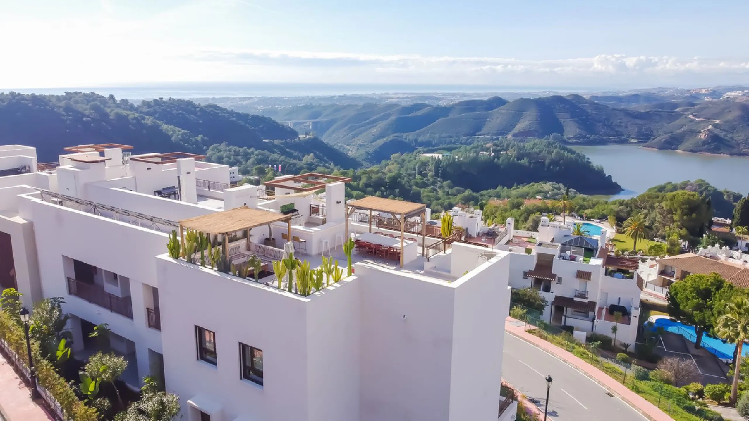 Exclusive Corner Penthouse with Rooftop Terrace and Panoramic Views over Istán and Marbella