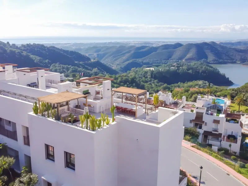 Exclusive Corner Penthouse with Rooftop Terrace and Panoramic Views over Istán and Marbella