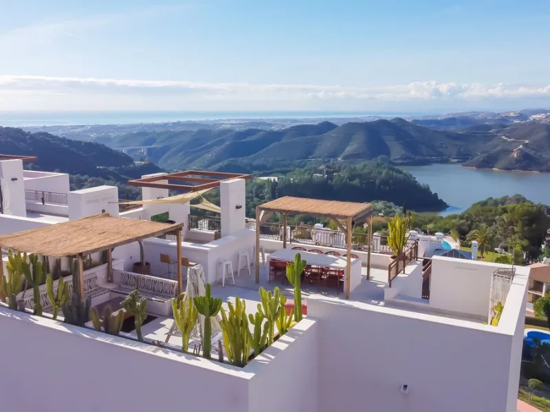 Exclusive Corner Penthouse with Rooftop Terrace and Panoramic Views over Istán and Marbella