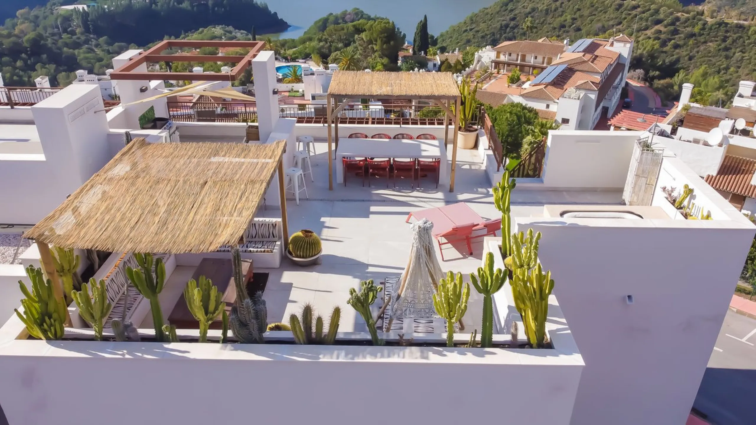 Exclusive Corner Penthouse with Rooftop Terrace and Panoramic Views over Istán and Marbella
