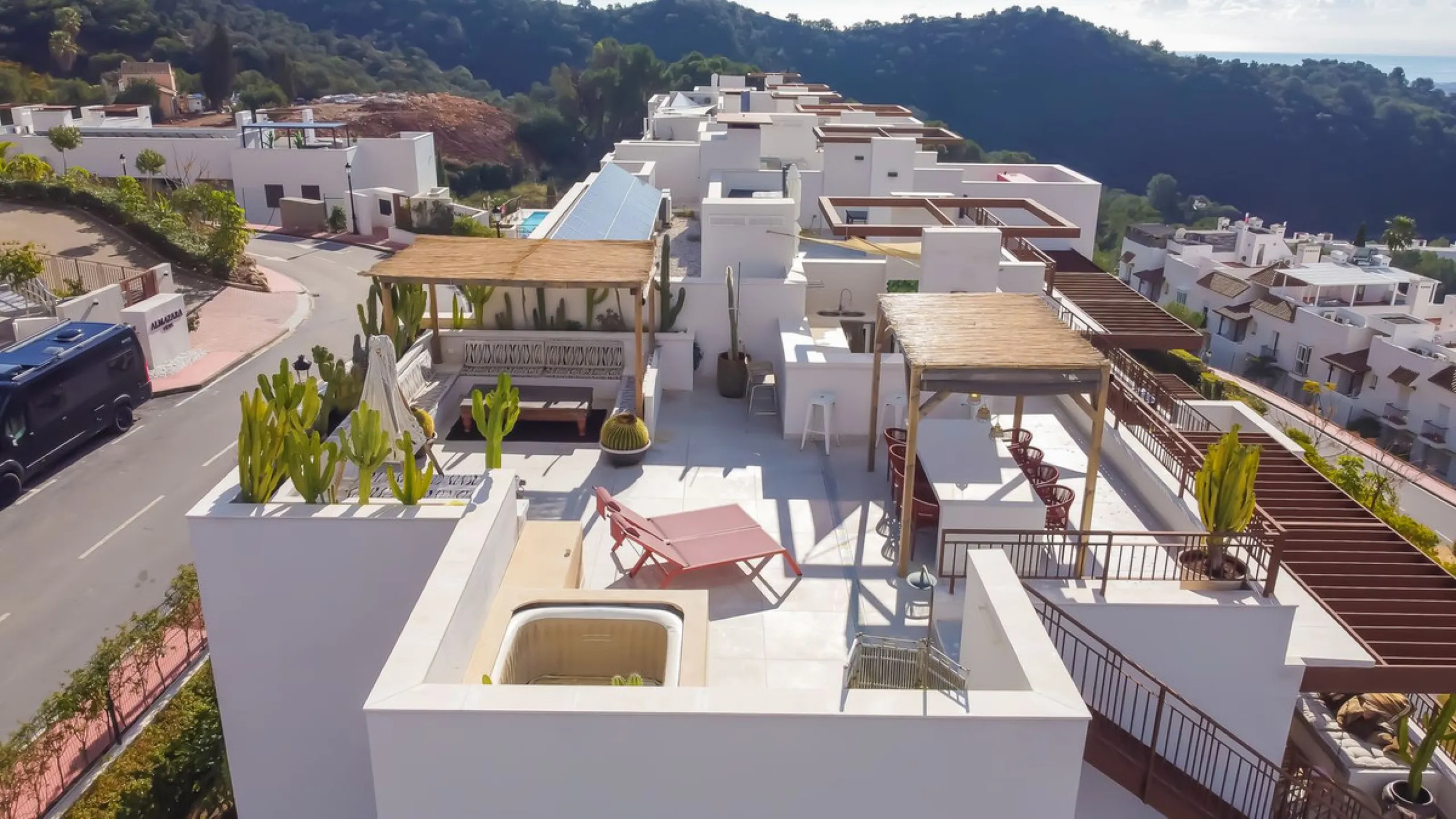 Exclusive Corner Penthouse with Rooftop Terrace and Panoramic Views over Istán and Marbella