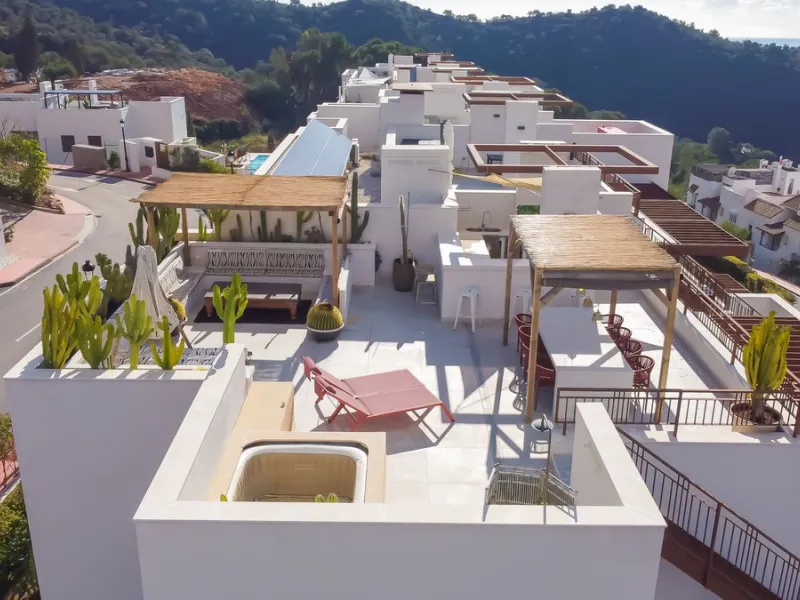 Exclusive Corner Penthouse with Rooftop Terrace and Panoramic Views over Istán and Marbella