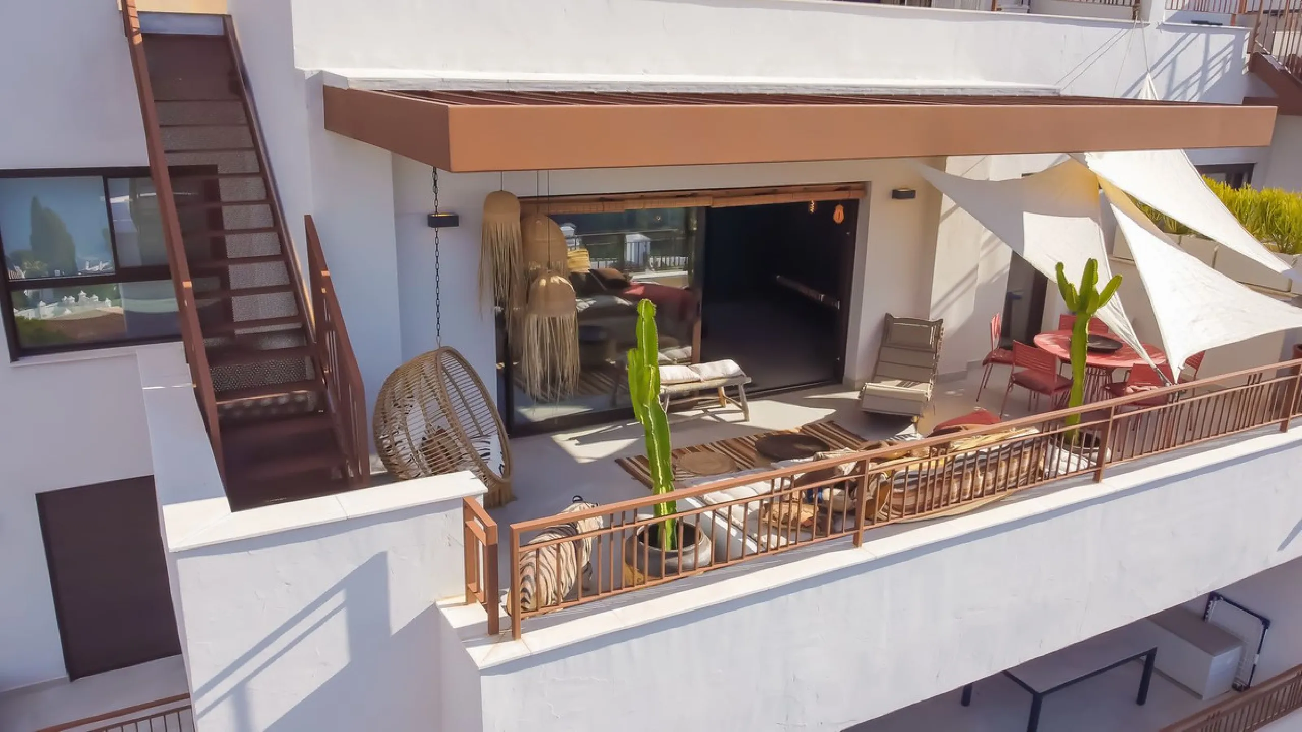 Exclusive Corner Penthouse with Rooftop Terrace and Panoramic Views over Istán and Marbella