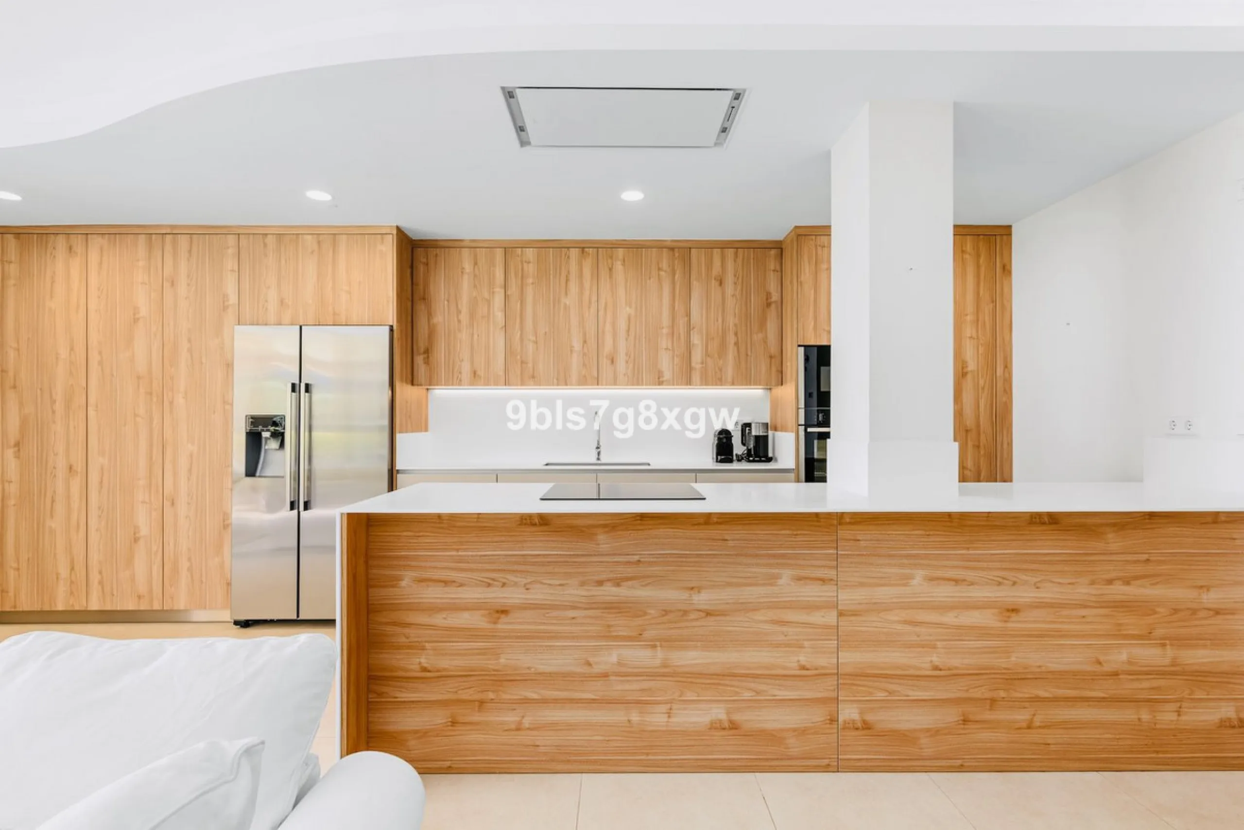 Apartment - Ground Floor Apartment в продаже в Benahavís, Málaga. В доме 3 спален и 3 ванных комнат. Площадь дома 135 м². Площадь участка 393 м²