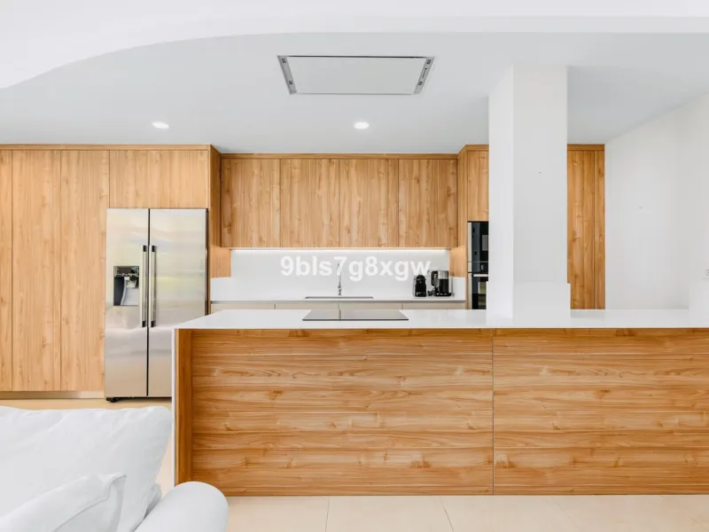 Apartment - Ground Floor Apartment в продаже в Benahavís, Málaga. В доме 3 спален и 3 ванных комнат. Площадь дома 135 м². Площадь участка 393 м²