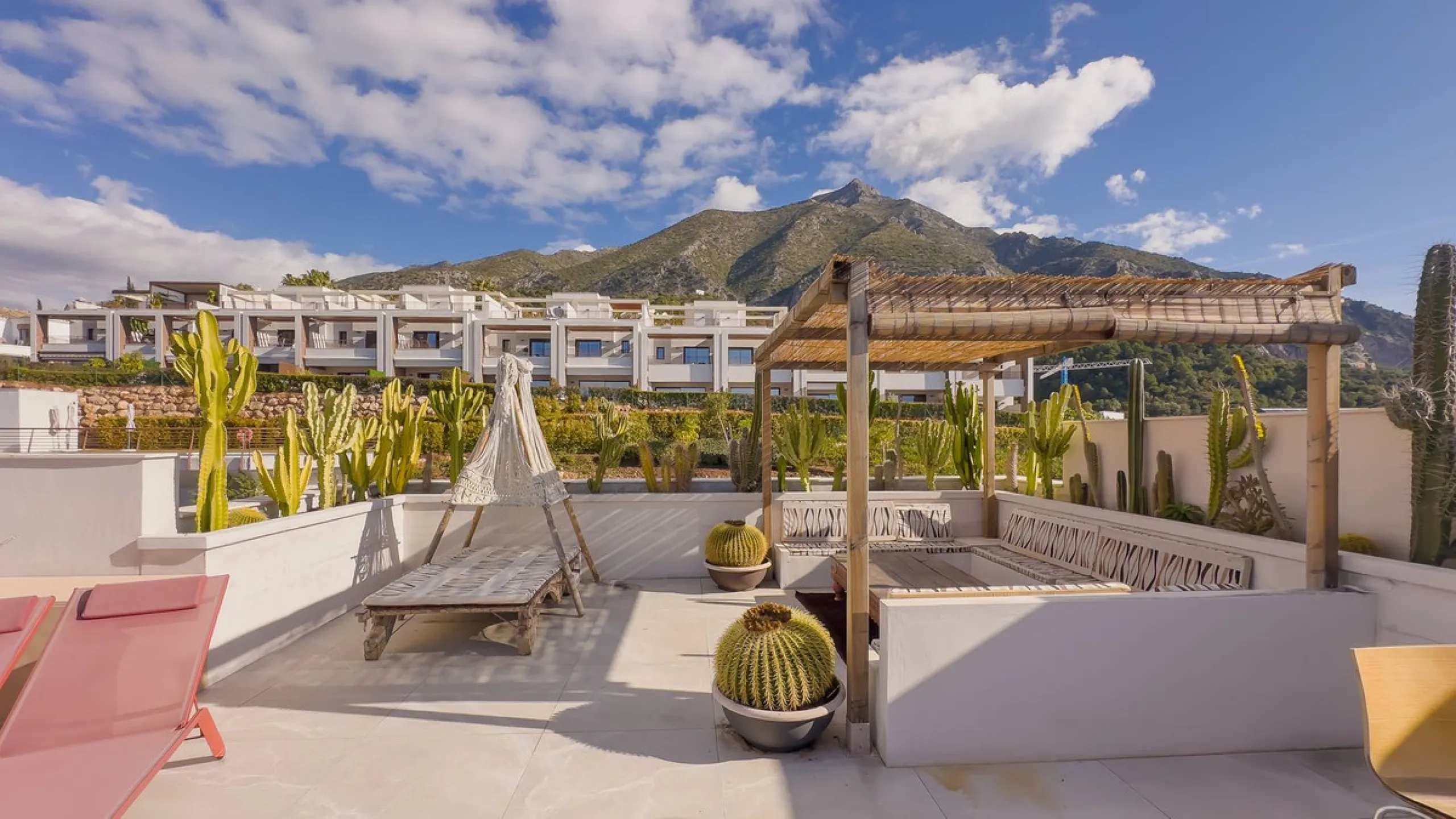 Exclusive Corner Penthouse with Rooftop Terrace and Panoramic Views over Istán and Marbella