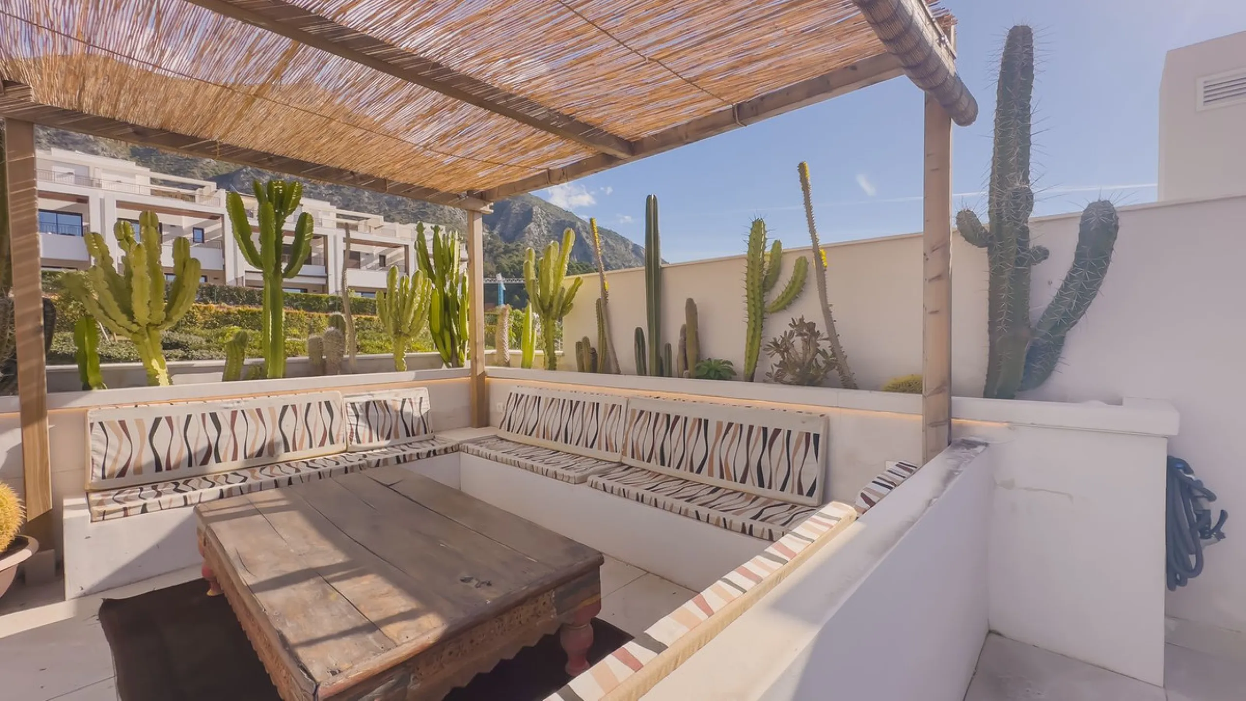 Exclusive Corner Penthouse with Rooftop Terrace and Panoramic Views over Istán and Marbella