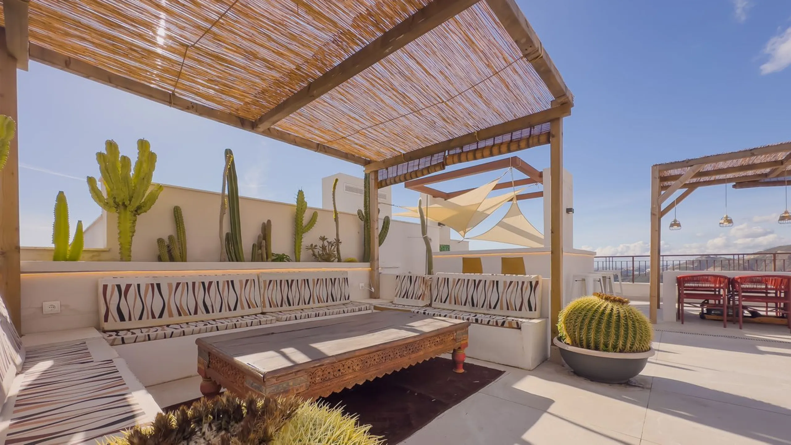 Exclusive Corner Penthouse with Rooftop Terrace and Panoramic Views over Istán and Marbella