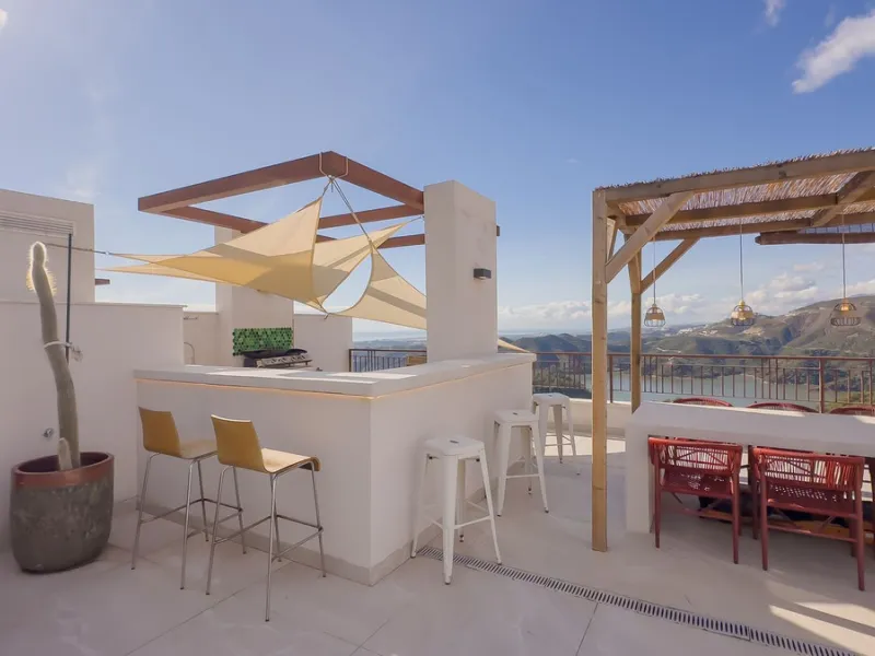 Exclusive Corner Penthouse with Rooftop Terrace and Panoramic Views over Istán and Marbella
