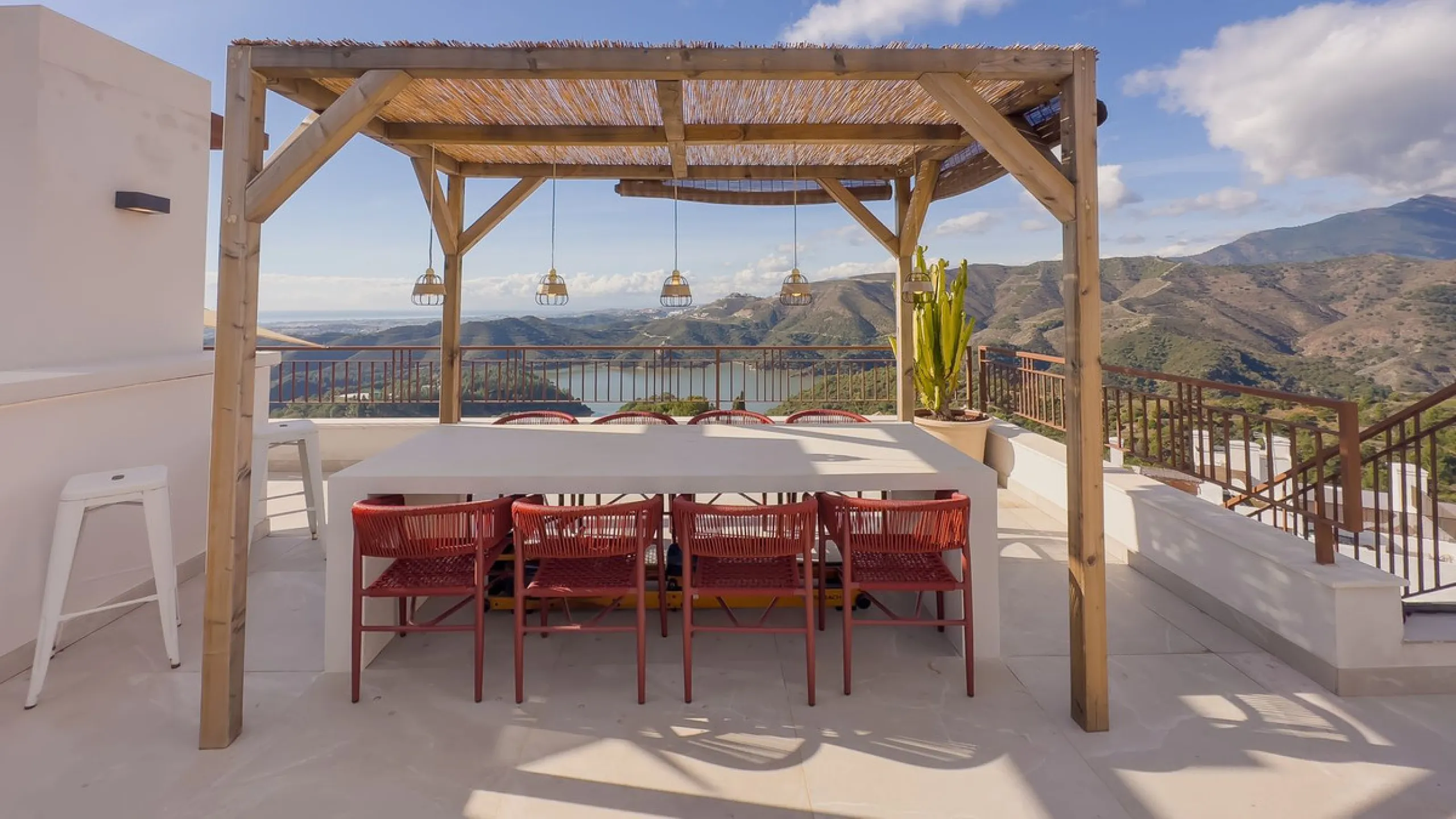 Exclusive Corner Penthouse with Rooftop Terrace and Panoramic Views over Istán and Marbella
