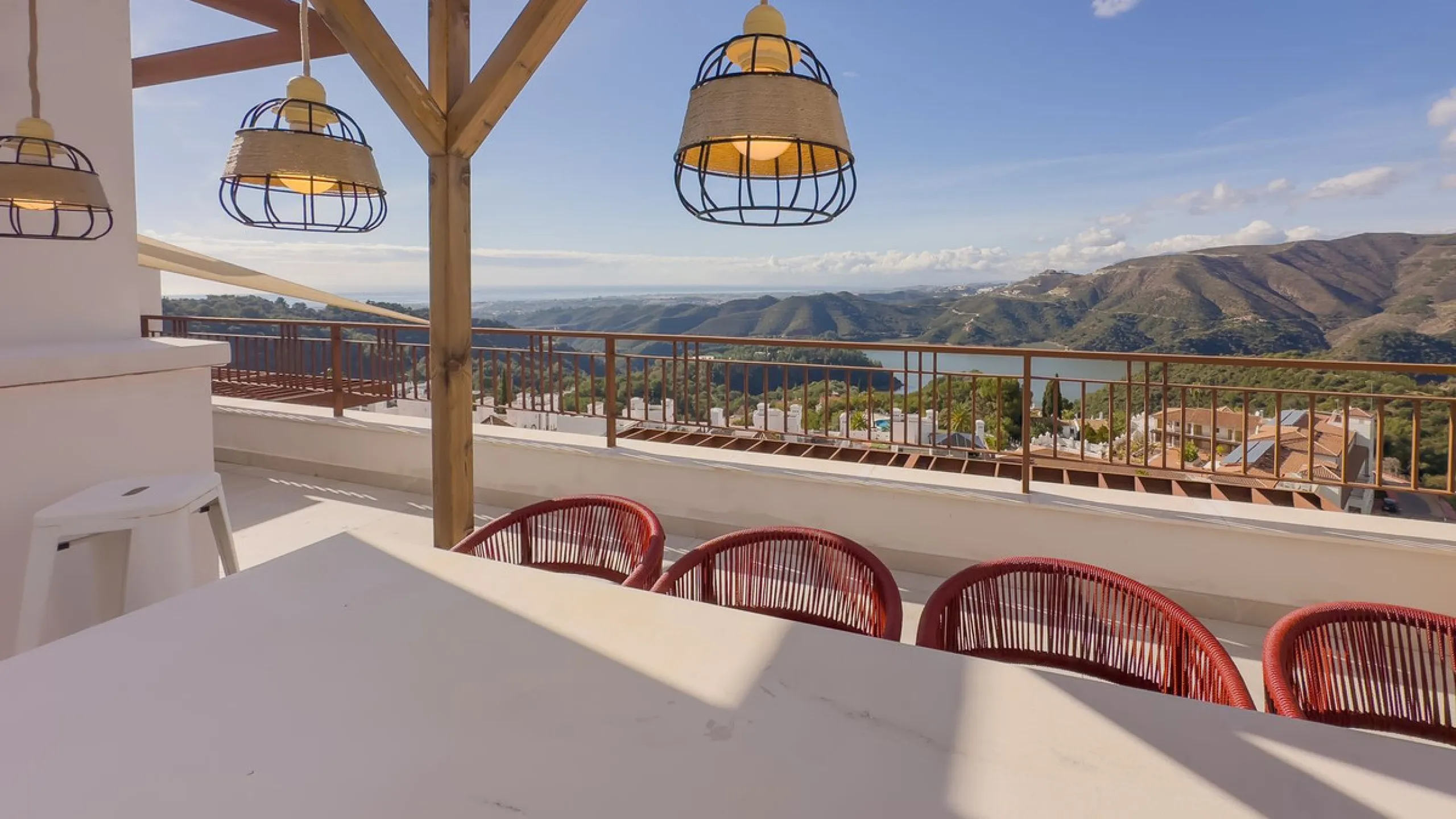 Exclusive Corner Penthouse with Rooftop Terrace and Panoramic Views over Istán and Marbella