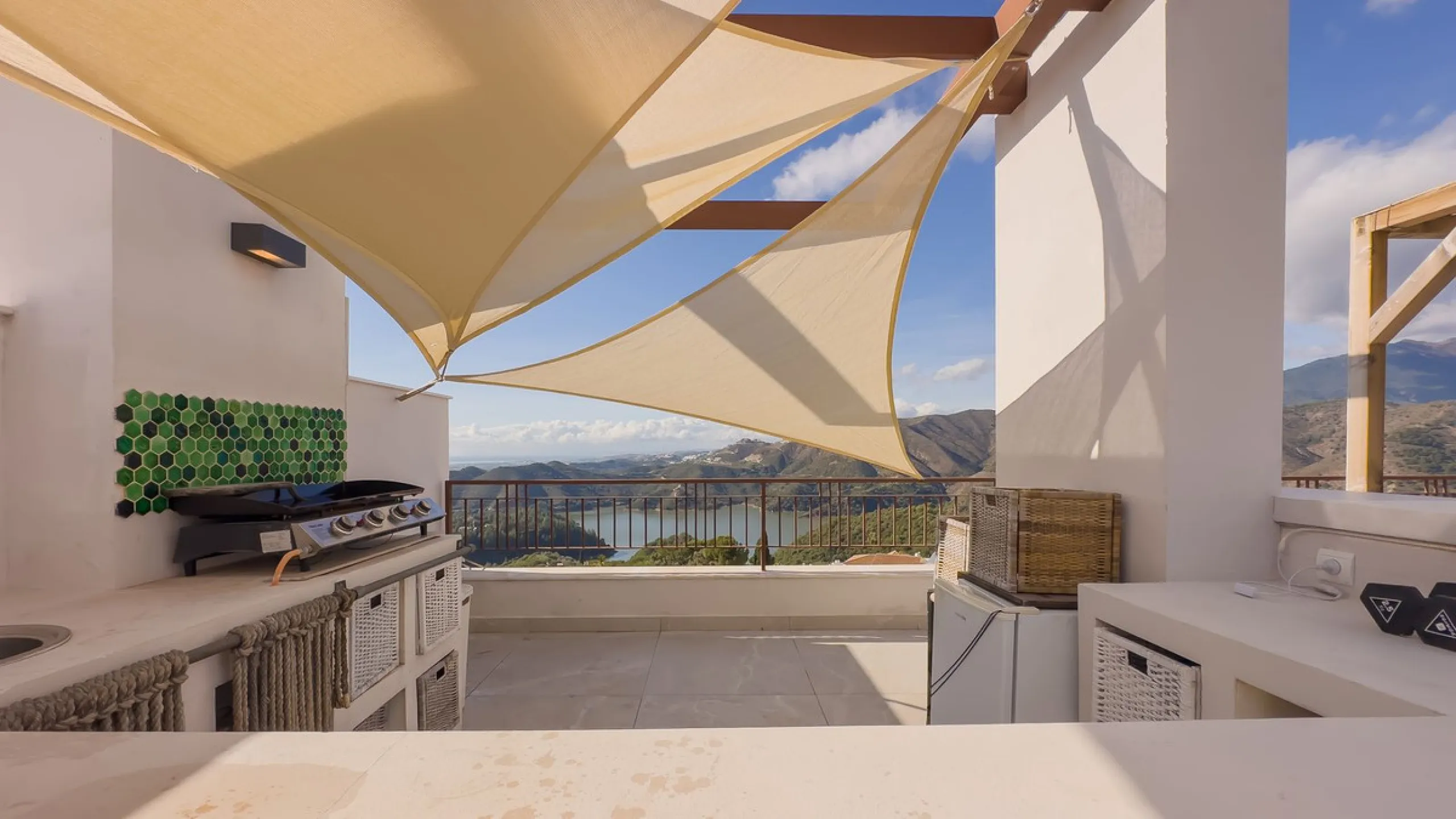 Exclusive Corner Penthouse with Rooftop Terrace and Panoramic Views over Istán and Marbella