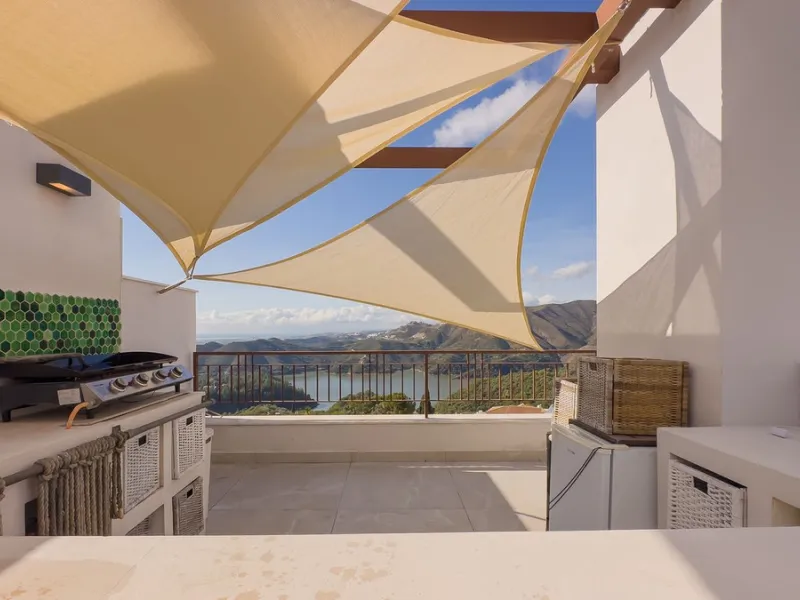 Exclusive Corner Penthouse with Rooftop Terrace and Panoramic Views over Istán and Marbella