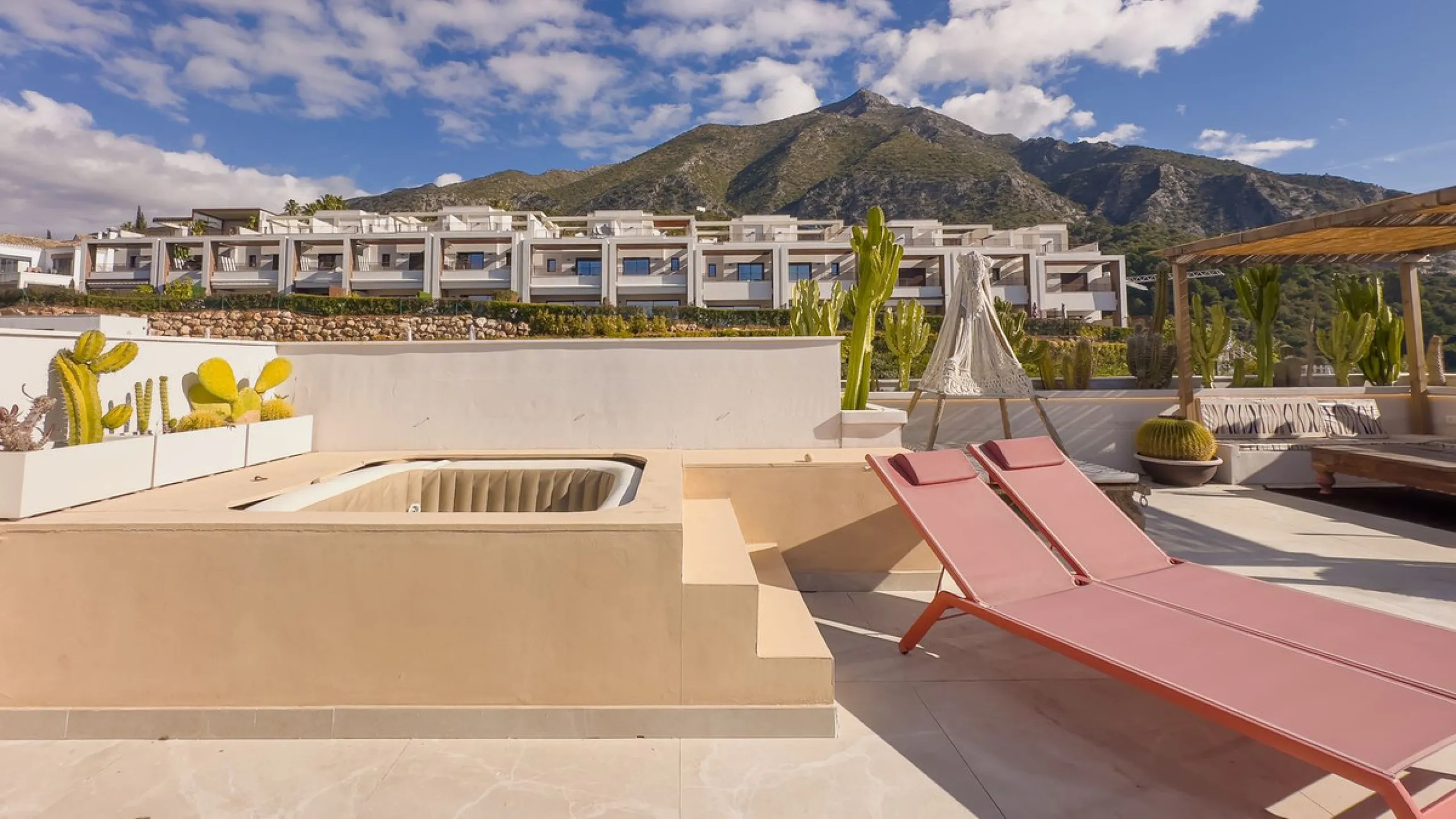 Exclusive Corner Penthouse with Rooftop Terrace and Panoramic Views over Istán and Marbella