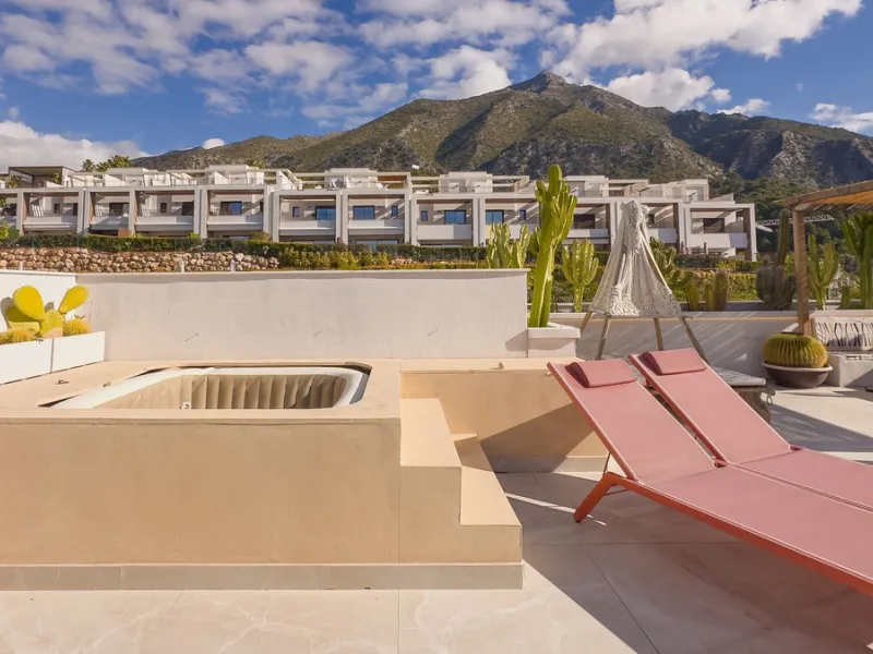 Exclusive Corner Penthouse with Rooftop Terrace and Panoramic Views over Istán and Marbella