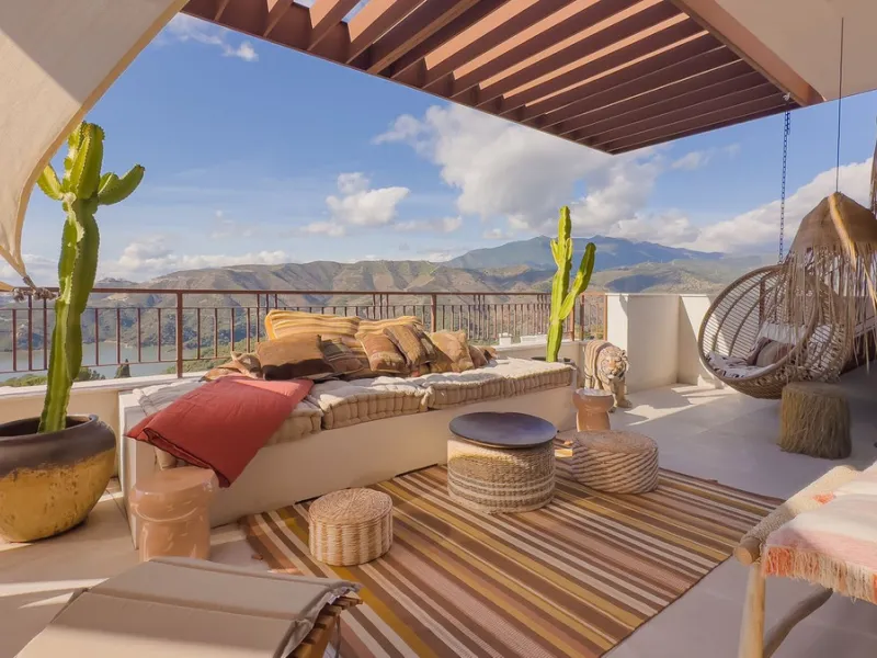 Exclusive Corner Penthouse with Rooftop Terrace and Panoramic Views over Istán and Marbella
