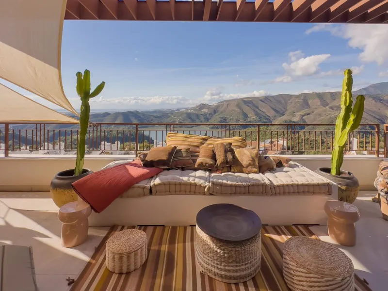 Exclusive Corner Penthouse with Rooftop Terrace and Panoramic Views over Istán and Marbella