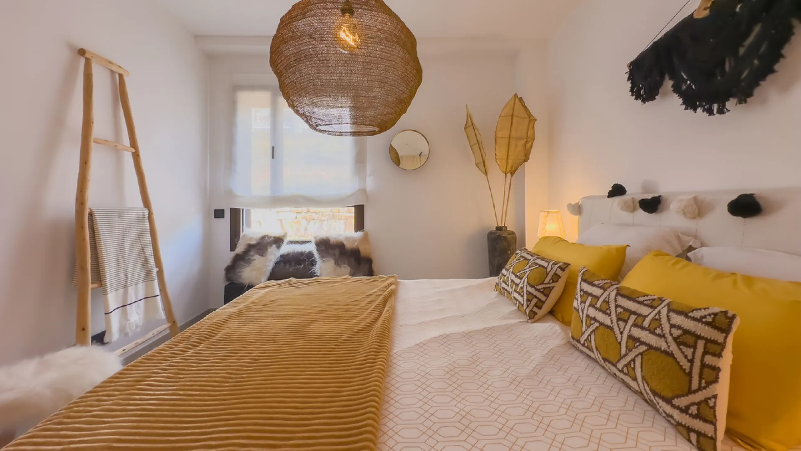 Exclusive Corner Penthouse with Rooftop Terrace and Panoramic Views over Istán and Marbella