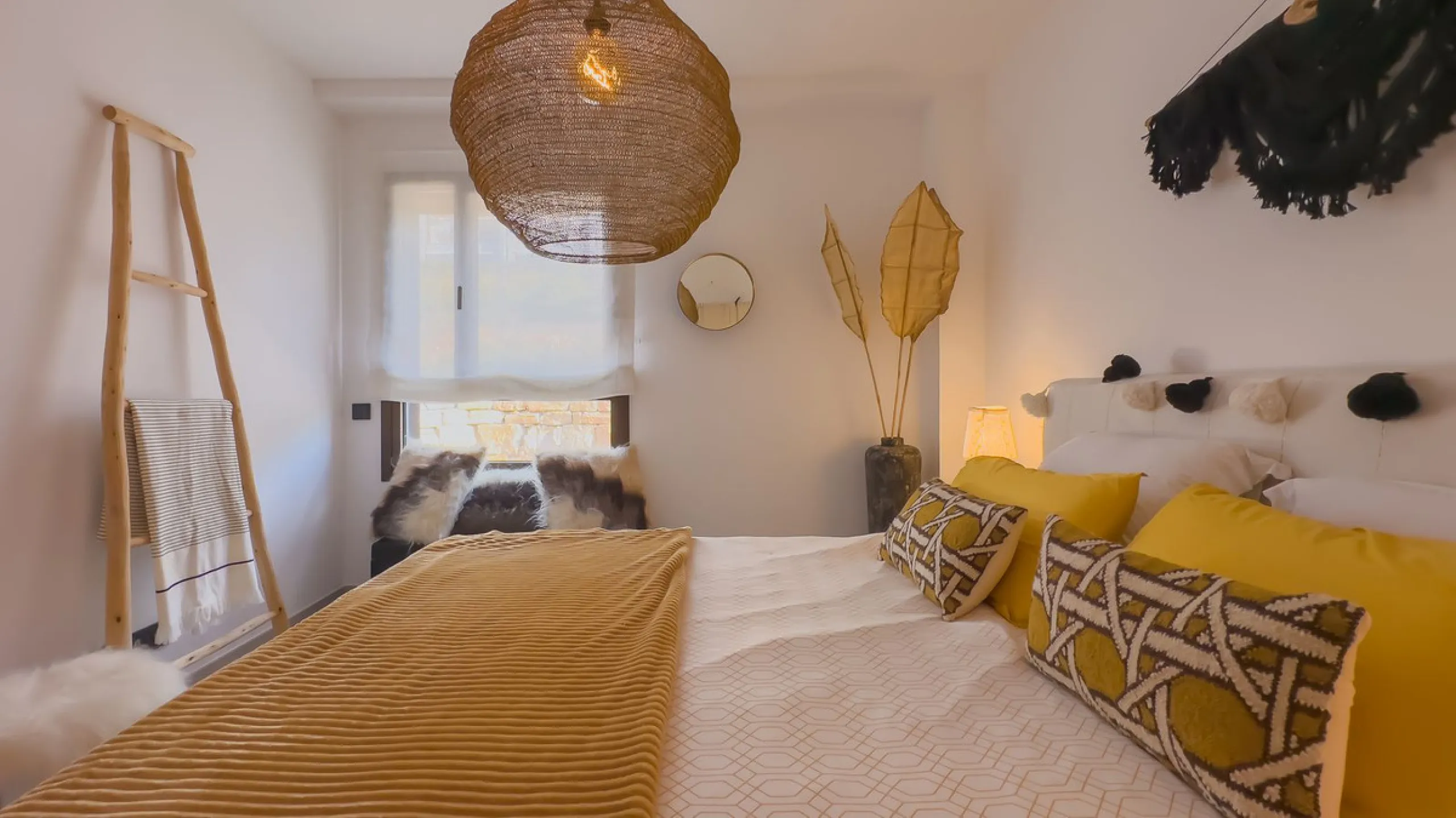 Exclusive Corner Penthouse with Rooftop Terrace and Panoramic Views over Istán and Marbella