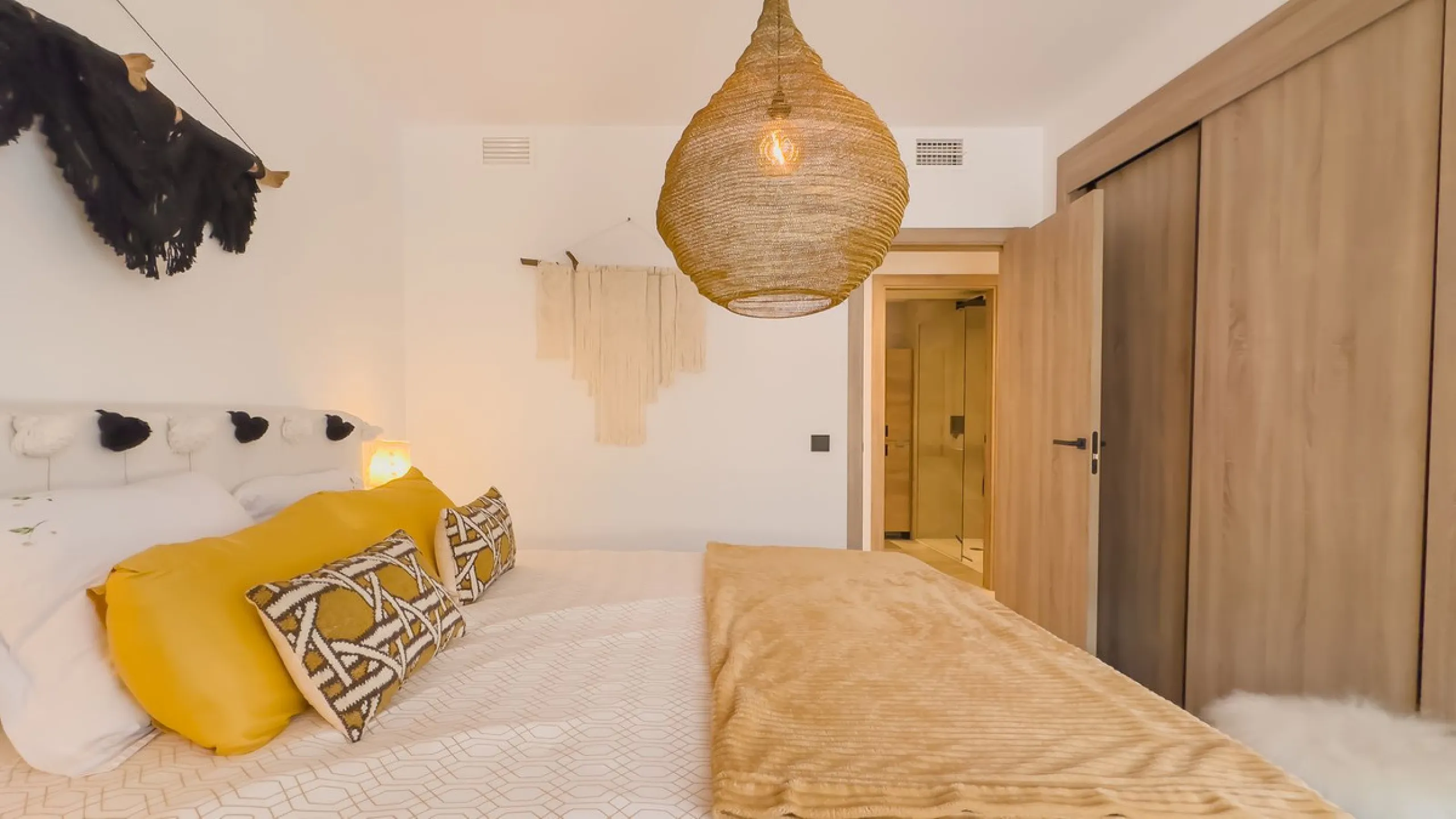 Exclusive Corner Penthouse with Rooftop Terrace and Panoramic Views over Istán and Marbella