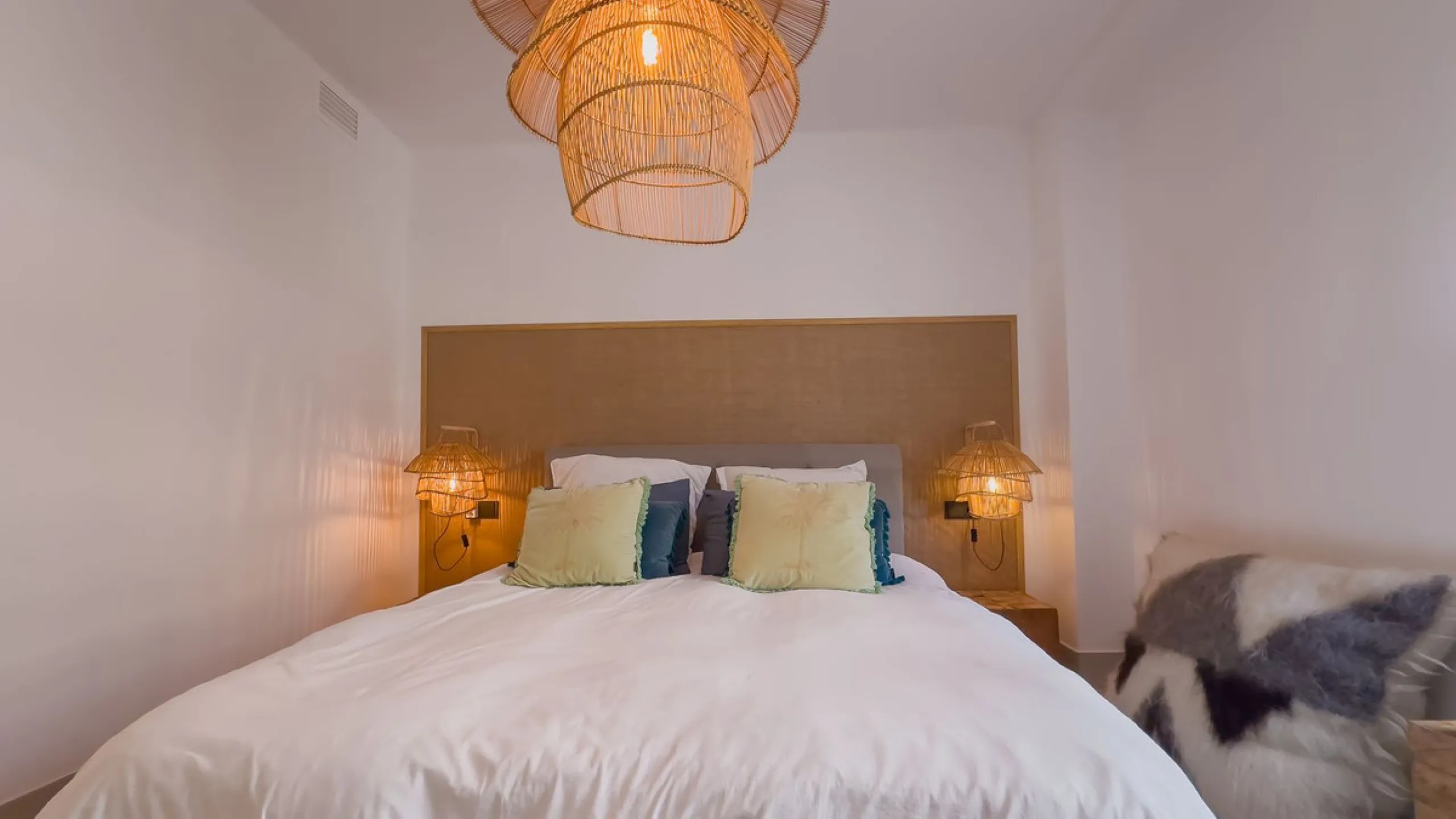 Exclusive Corner Penthouse with Rooftop Terrace and Panoramic Views over Istán and Marbella