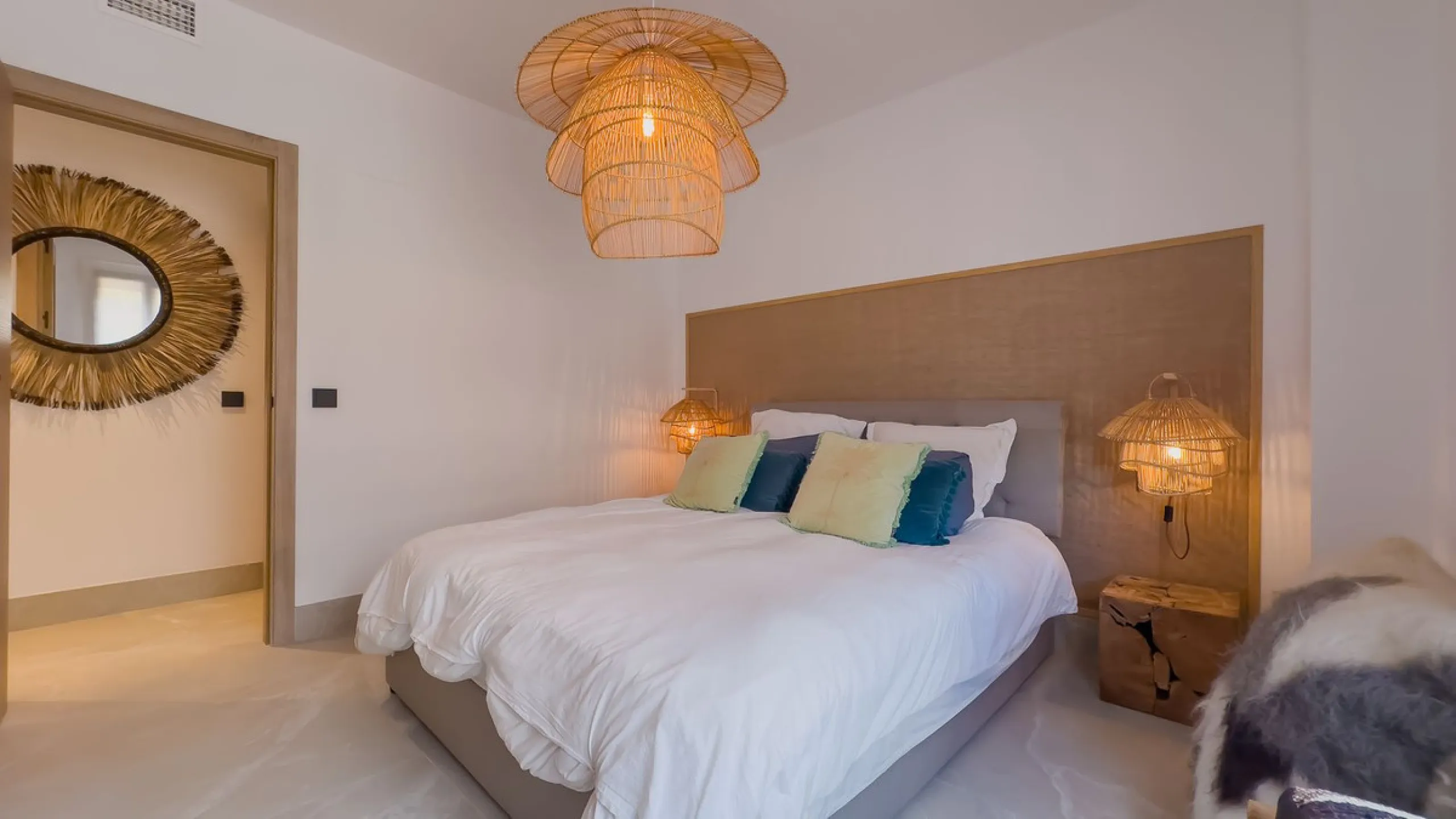 Exclusive Corner Penthouse with Rooftop Terrace and Panoramic Views over Istán and Marbella