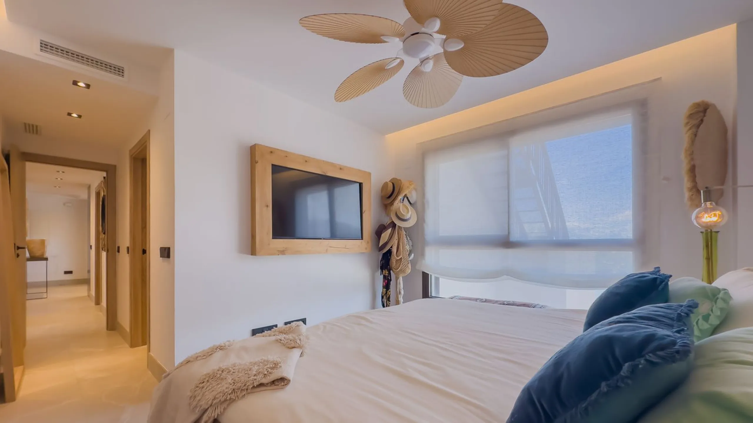 Exclusive Corner Penthouse with Rooftop Terrace and Panoramic Views over Istán and Marbella