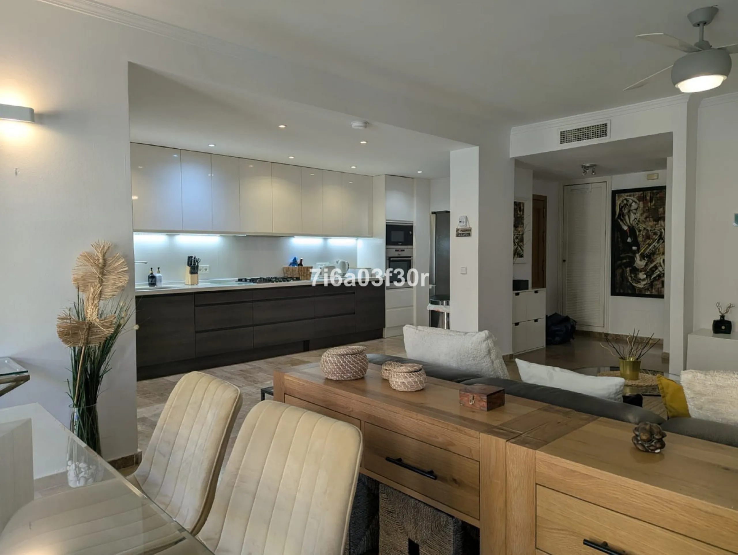 Apartment - Middle Floor Apartment в продаже в Marbella, Málaga. В доме 3 спален и 3 ванных комнат. Площадь дома 147 м²