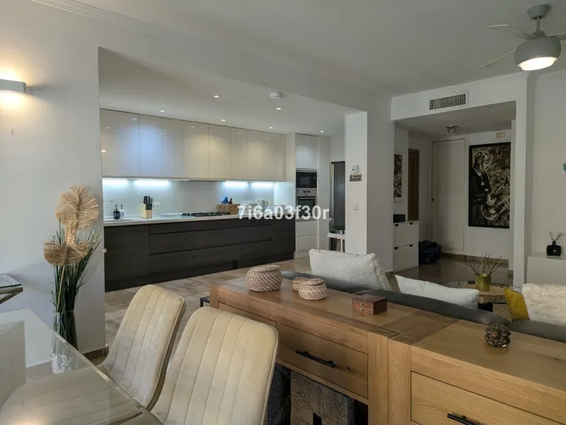 Apartment - Middle Floor Apartment в продаже в Marbella, Málaga. В доме 3 спален и 3 ванных комнат. Площадь дома 147 м²