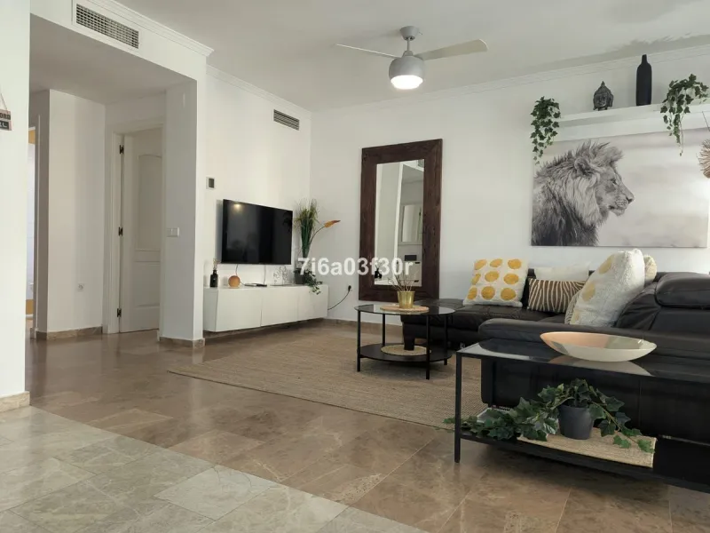 Apartment - Middle Floor Apartment в продаже в Marbella, Málaga. В доме 3 спален и 3 ванных комнат. Площадь дома 147 м²