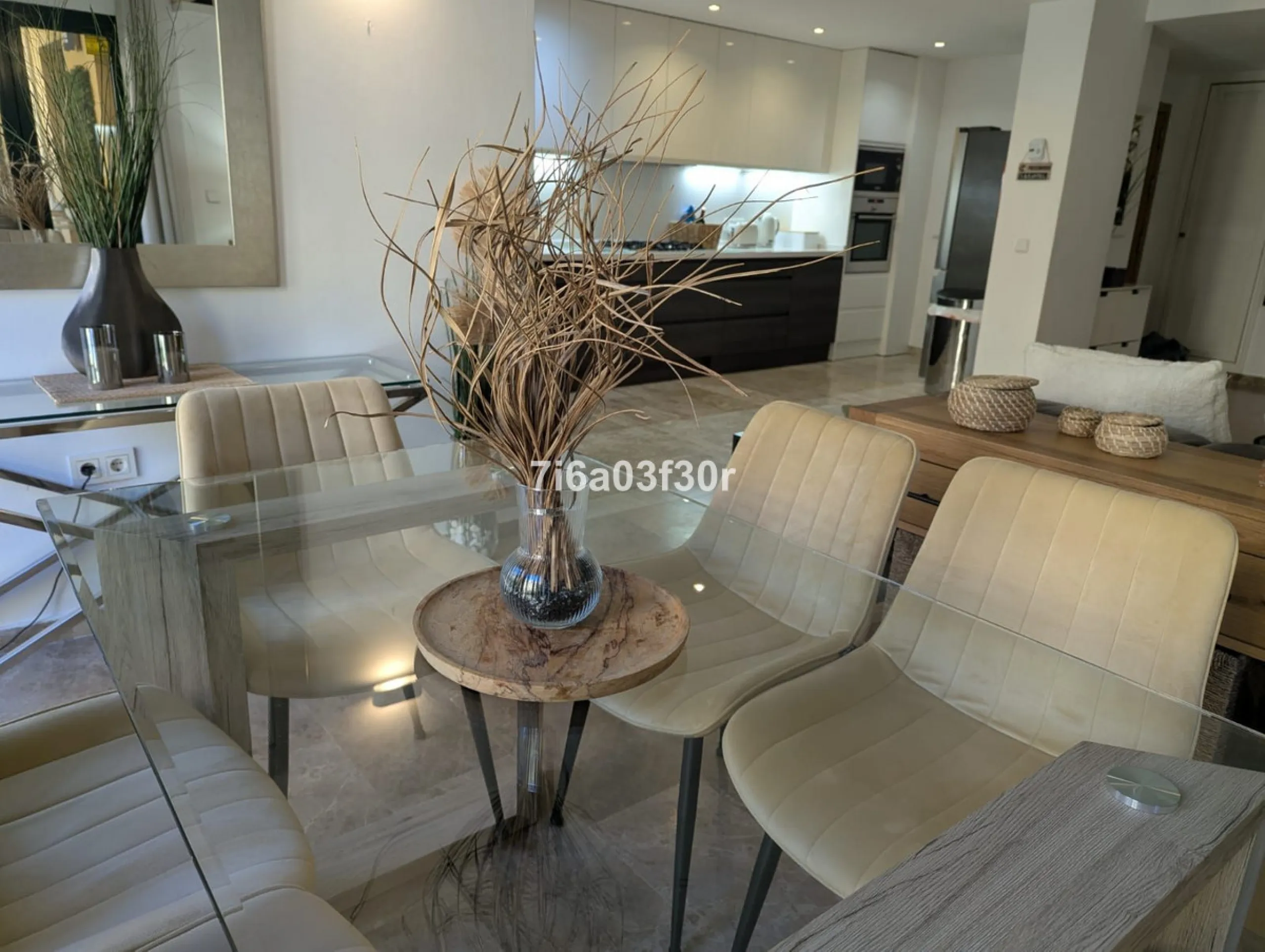 Apartment - Middle Floor Apartment в продаже в Marbella, Málaga. В доме 3 спален и 3 ванных комнат. Площадь дома 147 м²