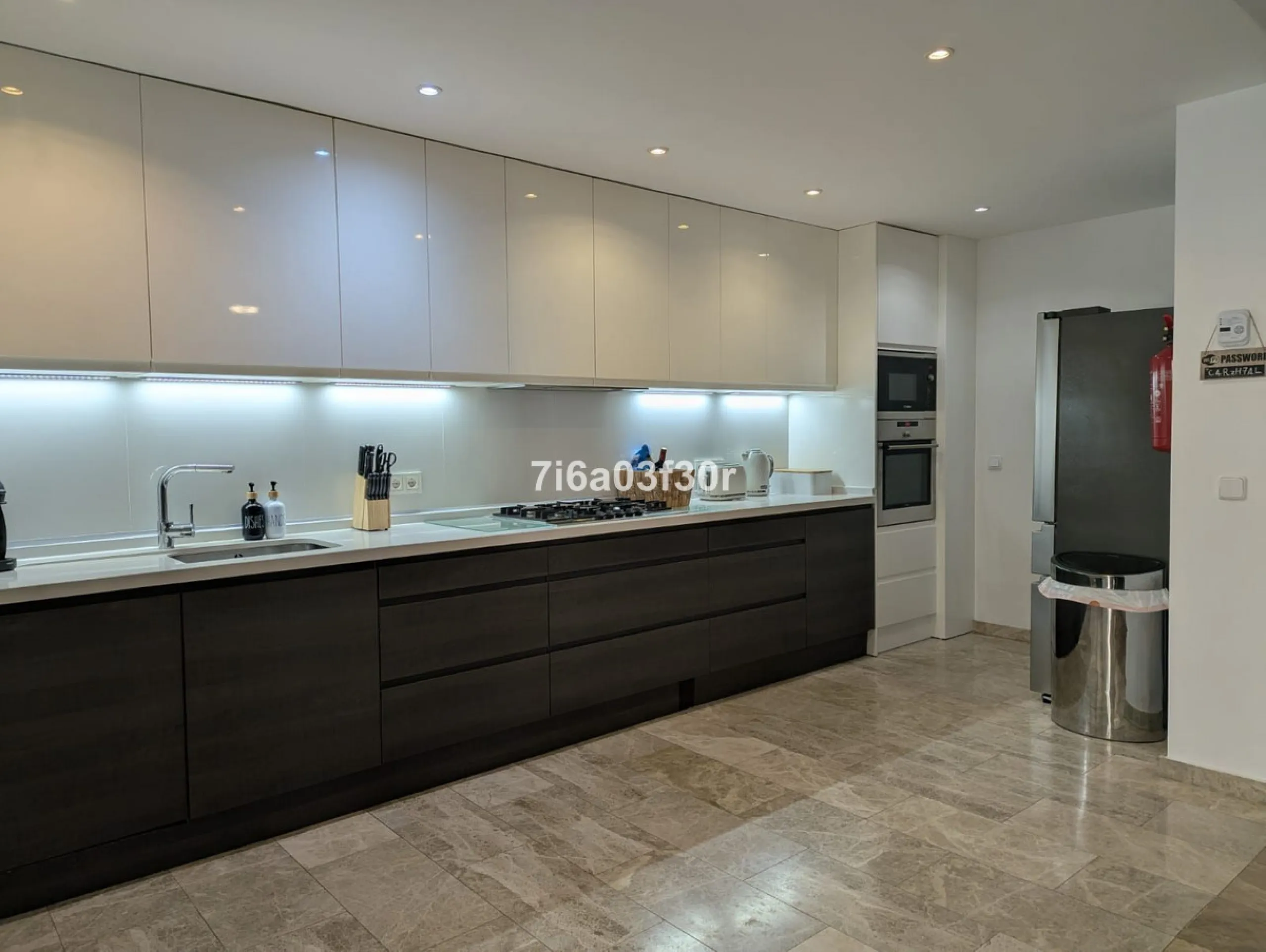 Apartment - Middle Floor Apartment в продаже в Marbella, Málaga. В доме 3 спален и 3 ванных комнат. Площадь дома 147 м²