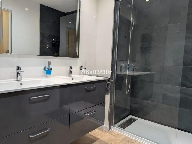Apartment - Middle Floor Apartment в продаже в Marbella, Málaga. В доме 3 спален и 3 ванных комнат. Площадь дома 147 м²