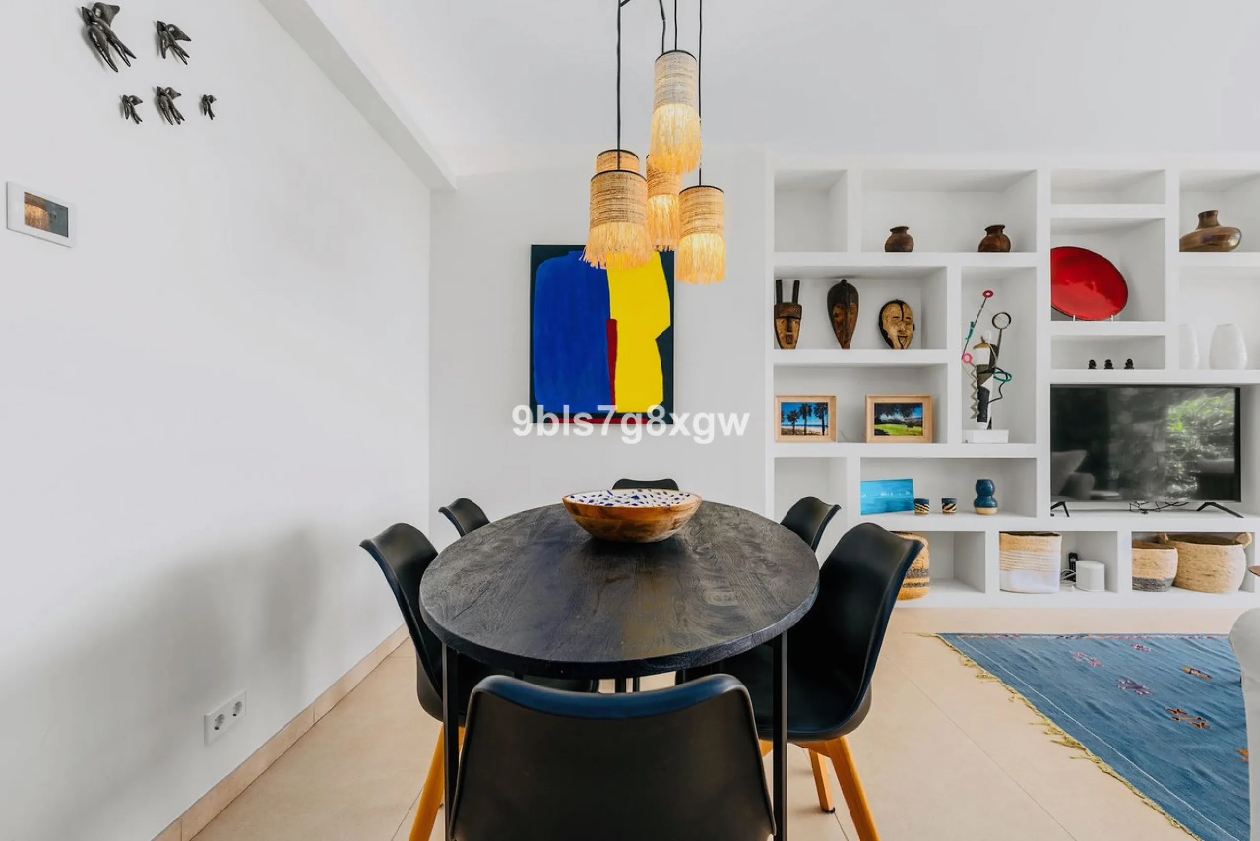 Apartment - Ground Floor Apartment в продаже в Benahavís, Málaga. В доме 3 спален и 3 ванных комнат. Площадь дома 135 м². Площадь участка 393 м²