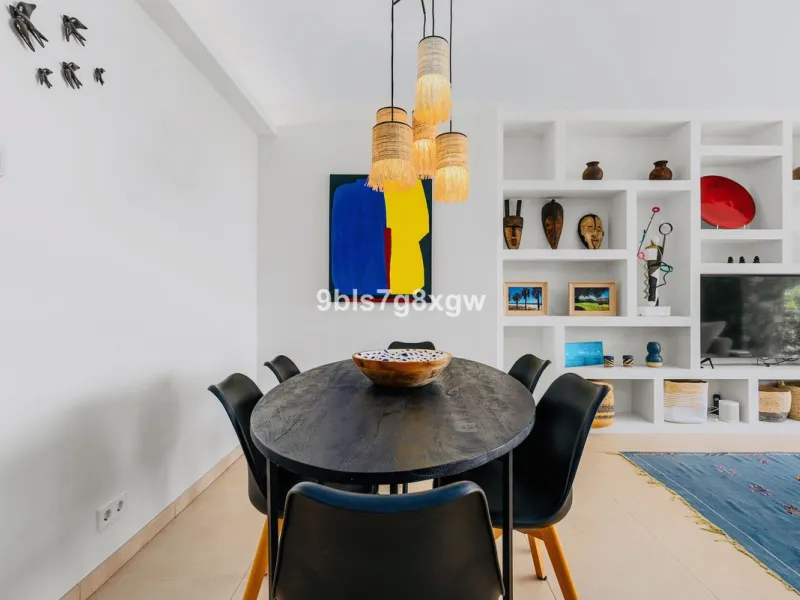 Apartment - Ground Floor Apartment в продаже в Benahavís, Málaga. В доме 3 спален и 3 ванных комнат. Площадь дома 135 м². Площадь участка 393 м²