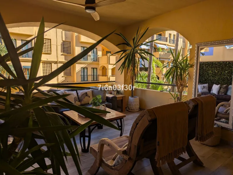 Apartment - Middle Floor Apartment в продаже в Marbella, Málaga. В доме 3 спален и 3 ванных комнат. Площадь дома 147 м²