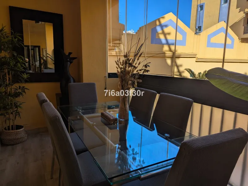 Apartment - Middle Floor Apartment в продаже в Marbella, Málaga. В доме 3 спален и 3 ванных комнат. Площадь дома 147 м²