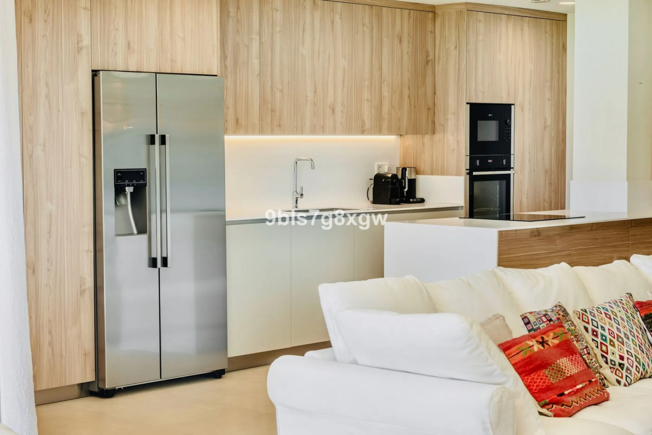 Apartment - Ground Floor Apartment в продаже в Benahavís, Málaga. В доме 3 спален и 3 ванных комнат. Площадь дома 135 м². Площадь участка 393 м²