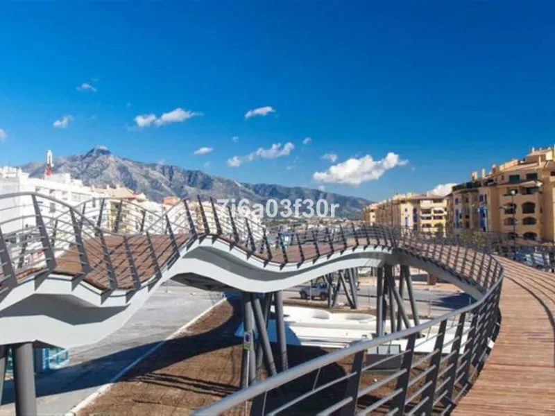 Apartment - Middle Floor Apartment в продаже в Marbella, Málaga. В доме 3 спален и 3 ванных комнат. Площадь дома 147 м²