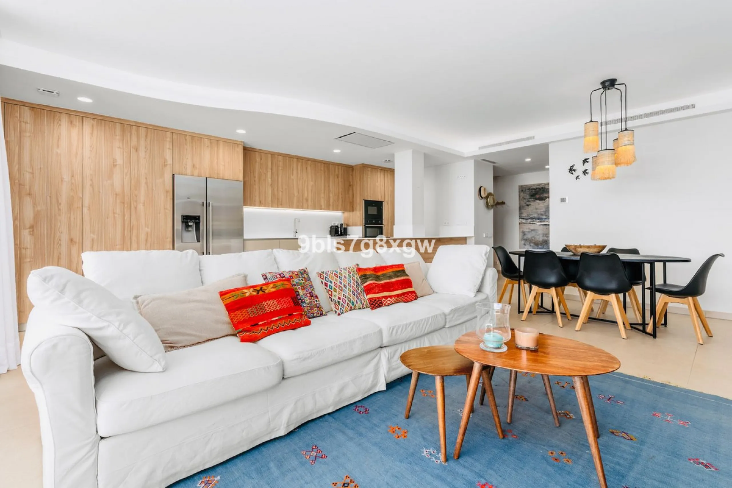 Apartment - Ground Floor Apartment в продаже в Benahavís, Málaga. В доме 3 спален и 3 ванных комнат. Площадь дома 135 м². Площадь участка 393 м²