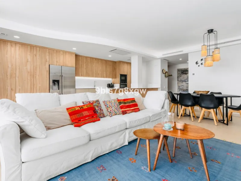 Apartment - Ground Floor Apartment в продаже в Benahavís, Málaga. В доме 3 спален и 3 ванных комнат. Площадь дома 135 м². Площадь участка 393 м²