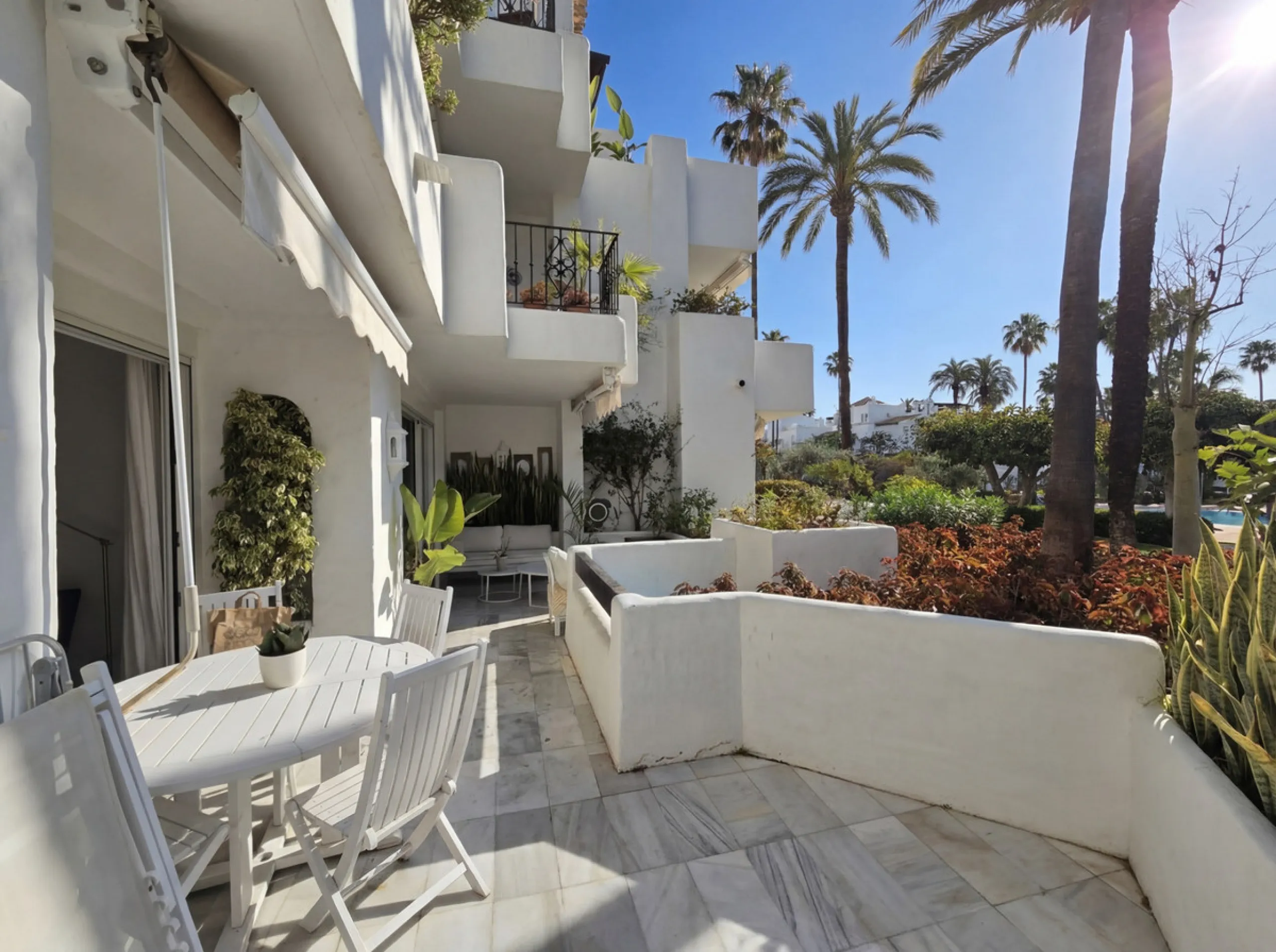 Apartment - Ground Floor Apartment в продаже в Estepona, Málaga. В доме 2 спален и 2 ванных комнат. Площадь дома 140 м²